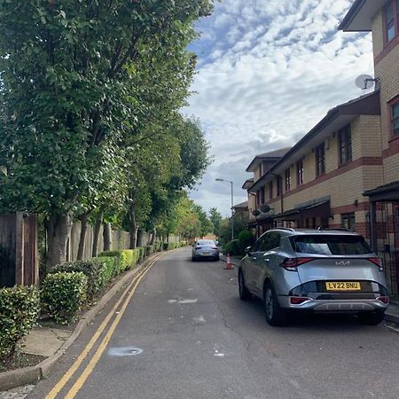 Large, Spacious 3 Bedroom Sleeps 6, Apartment For Contractors And Holidays In Lewisham, Greater London - 1 Free Parking Space & Free Wifi Exterior foto