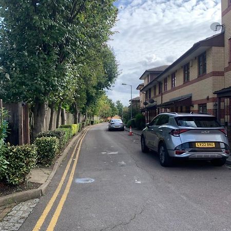 Large, Spacious 3 Bedroom Sleeps 6, Apartment For Contractors And Holidays In Lewisham, Greater London - 1 Free Parking Space & Free Wifi Exterior foto
