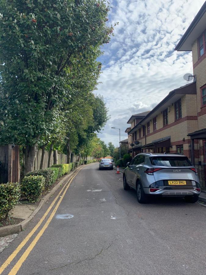Large, Spacious 3 Bedroom Sleeps 6, Apartment For Contractors And Holidays In Lewisham, Greater London - 1 Free Parking Space & Free Wifi Exterior foto