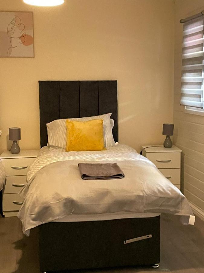 Large, Spacious 3 Bedroom Sleeps 6, Apartment For Contractors And Holidays In Lewisham, Greater London - 1 Free Parking Space & Free Wifi Exterior foto