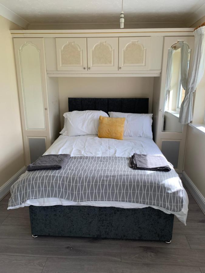 Large, Spacious 3 Bedroom Sleeps 6, Apartment For Contractors And Holidays In Lewisham, Greater London - 1 Free Parking Space & Free Wifi Exterior foto