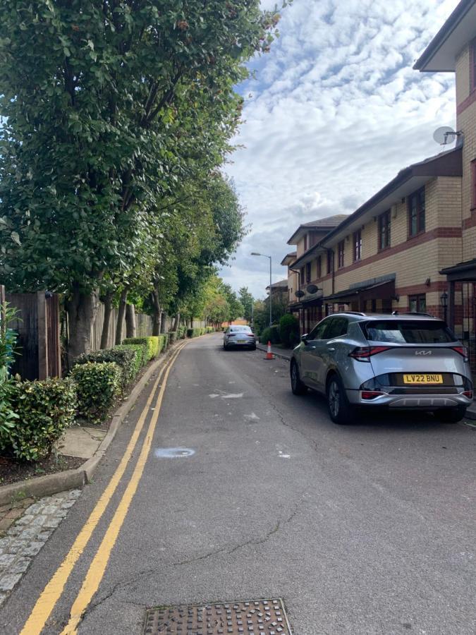 Large, Spacious 3 Bedroom Sleeps 6, Apartment For Contractors And Holidays In Lewisham, Greater London - 1 Free Parking Space & Free Wifi Exterior foto