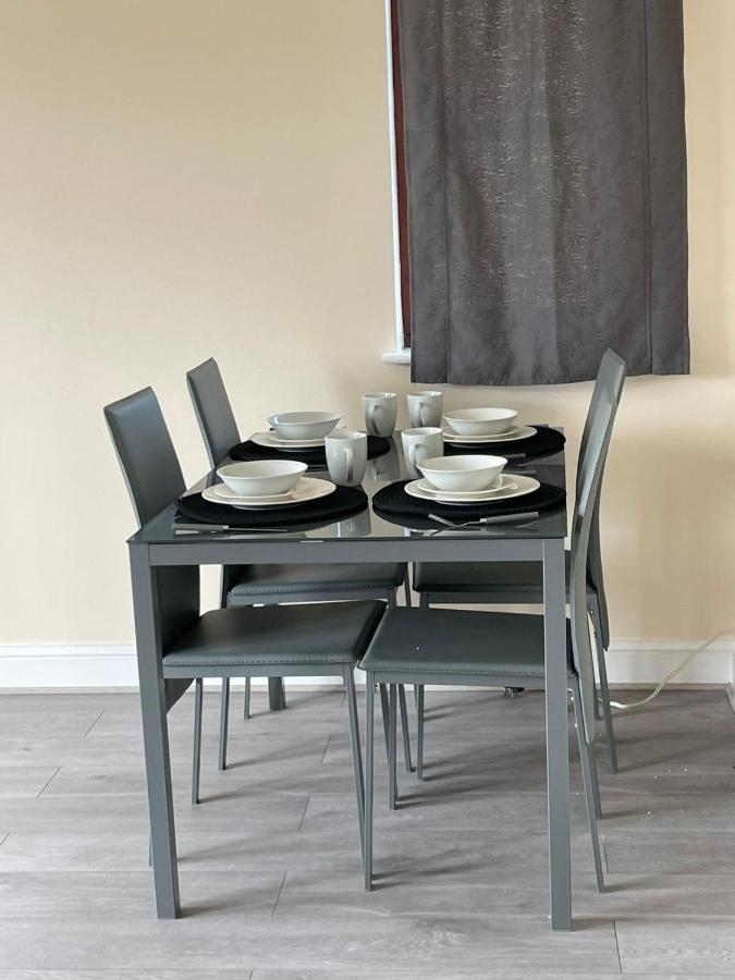 Large, Spacious 3 Bedroom Sleeps 6, Apartment For Contractors And Holidays In Lewisham, Greater London - 1 Free Parking Space & Free Wifi Exterior foto
